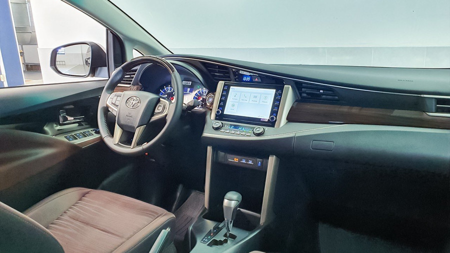 Toyota Innova 2022 2.0G KM10495