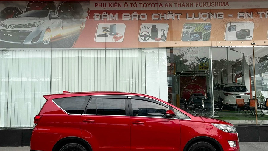 Innova Venturer 2018 Màu Đỏ - ODO 59.800 KM