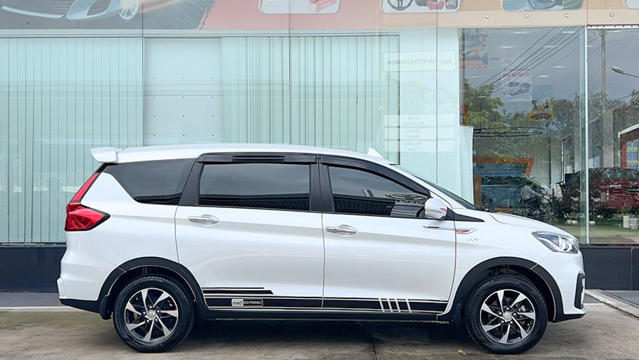 Suzuki Ertiga 1.5AT Màu Trắng Odo 4070 Km